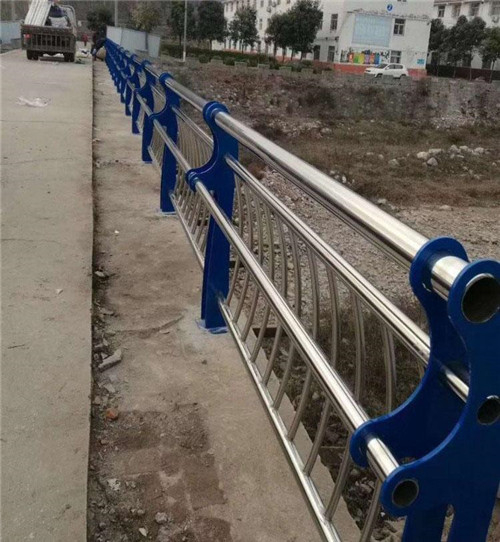 廠家直銷道路防撞護(hù)欄 安全防撞欄桿